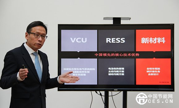 长城华冠董事长陆群向科委及顺义区委领导介绍核心技术优势.jpg